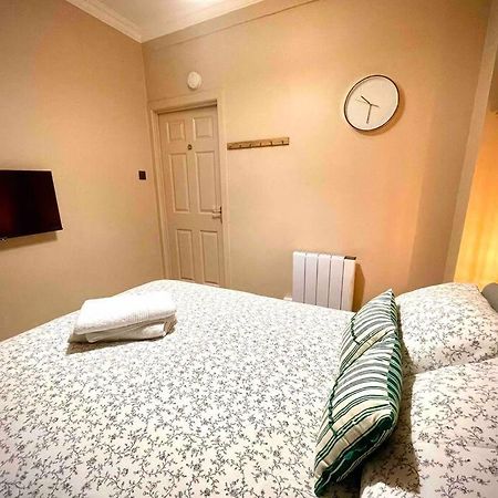 Newly Refurbished, Central Apartment With Permit Parking Bath Buitenkant foto