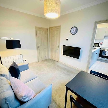 Newly Refurbished, Central Apartment With Permit Parking Bath Buitenkant foto