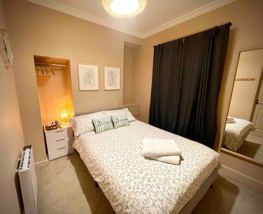 Newly Refurbished, Central Apartment With Permit Parking Bath Buitenkant foto