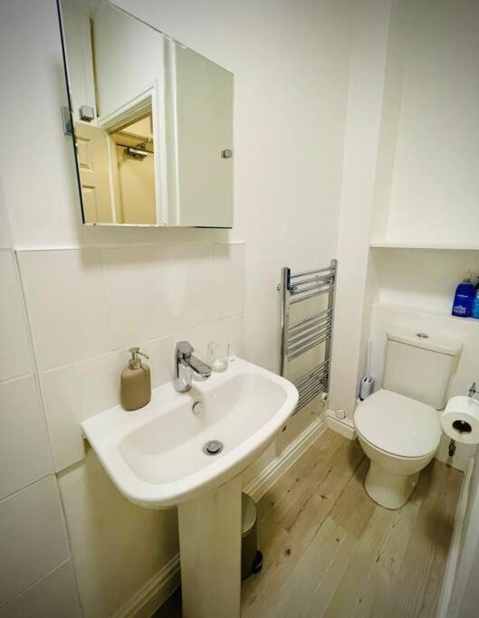 Newly Refurbished, Central Apartment With Permit Parking Bath Buitenkant foto