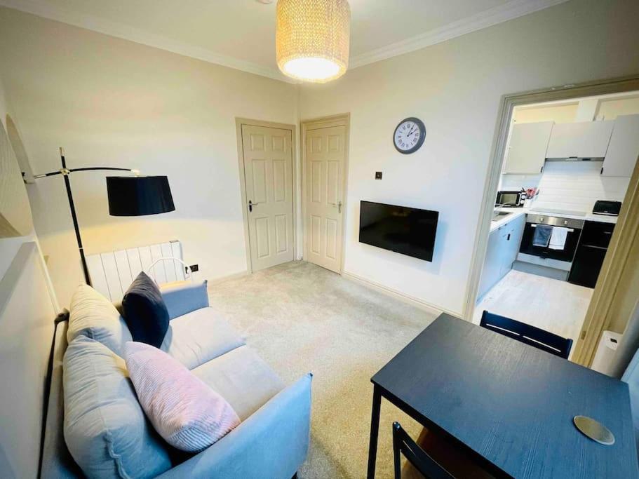 Newly Refurbished, Central Apartment With Permit Parking Bath Buitenkant foto